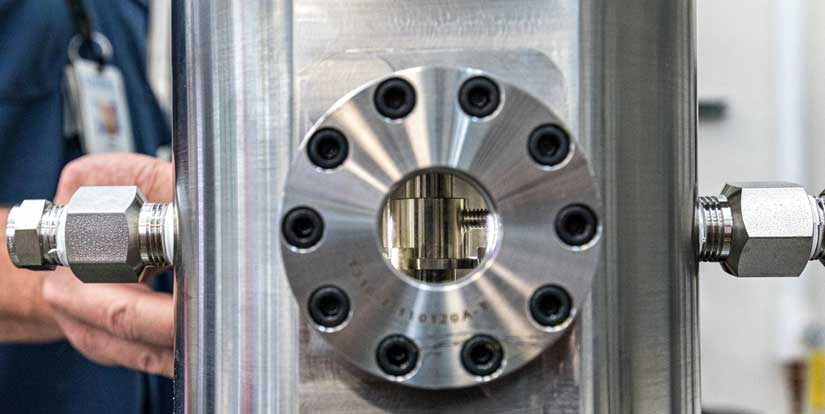 Viewing aperture on a bioreactor